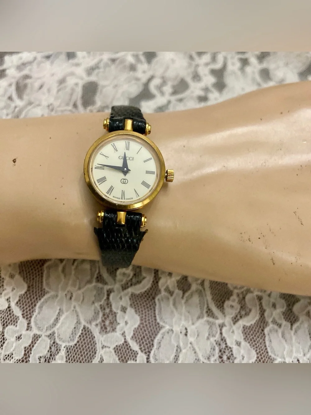 Gucci, Swiss Made, Quartz Gold Tone Ladies Watch with Burgundy Glass Backing